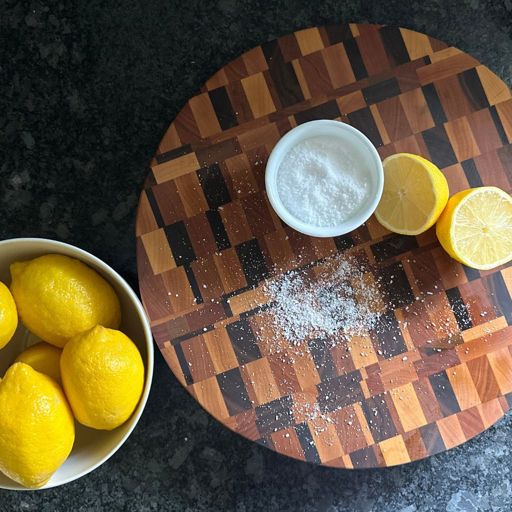 WHEN LIFE GIVES YOU LEMONS, CLEAN YOUR CUTTING BOARD.