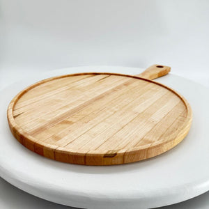 Raised edge charcuterie board in maple hardwood built with edge grain construction for a more durable surface.