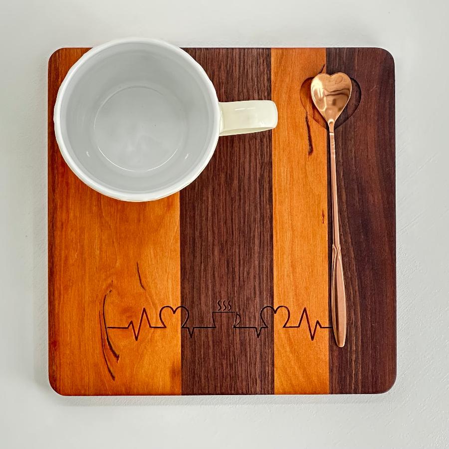 MINI CAFE BOARD WITH HEART WITH ELECTROCARDIOGRAM COFFEE ENGRAVE