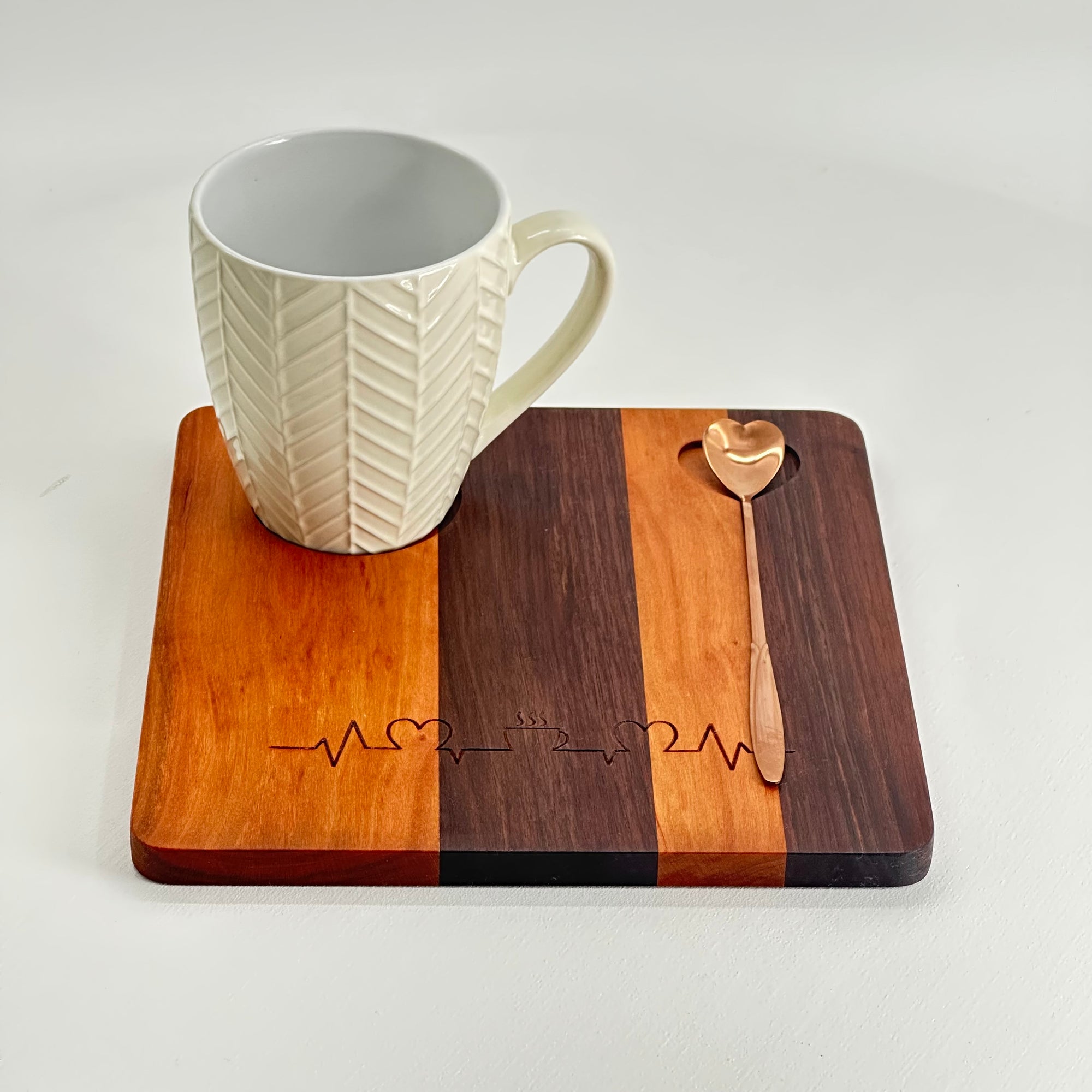 MINI CAFE BOARD IN WITH HEART WITH ELECTROCARDIOGRAM COFFEE ENGRAVE